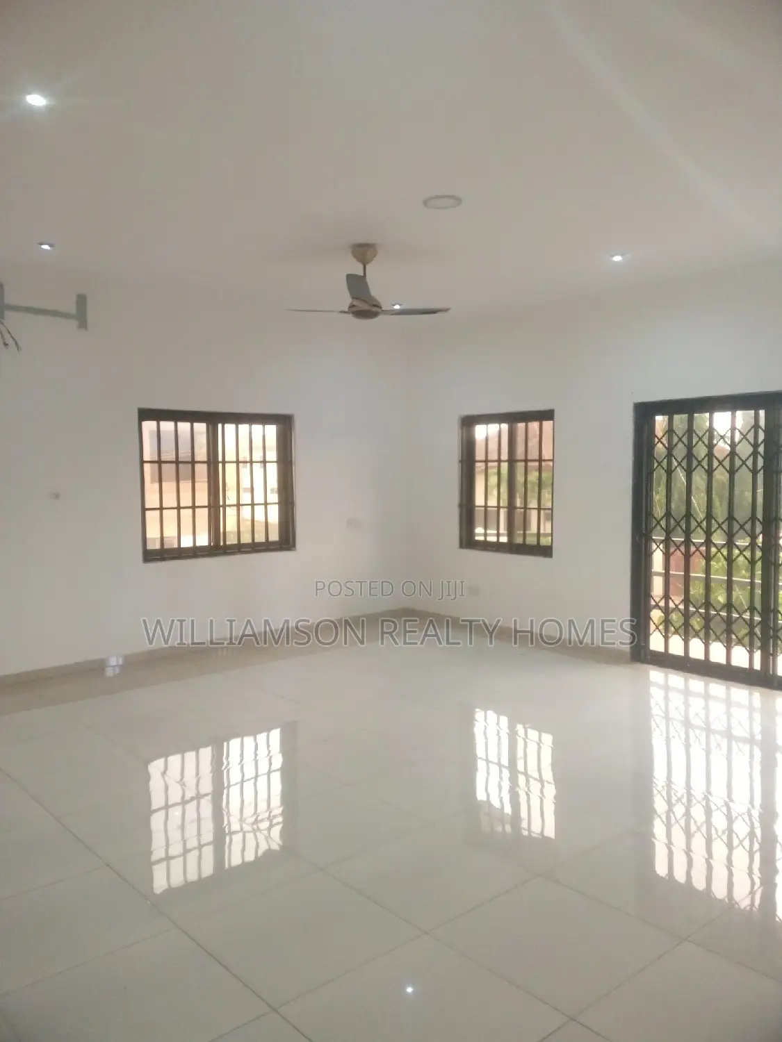 4bdrm Duplex in Community 20 Estate, Spintex for rent