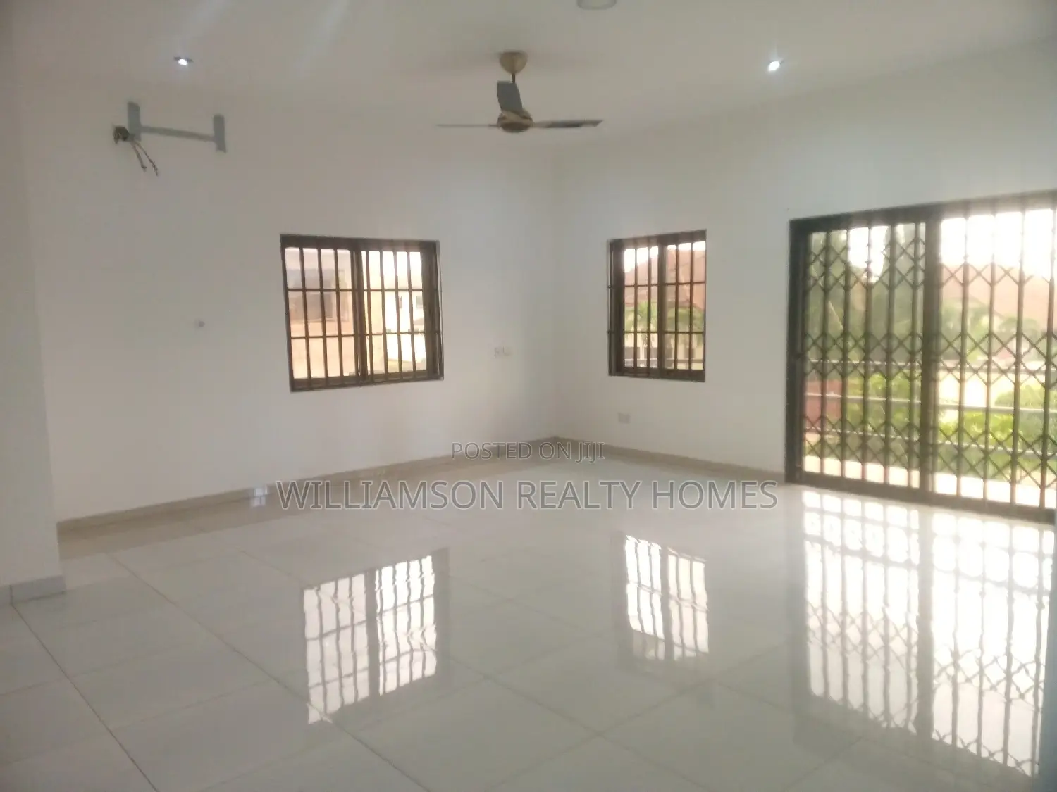 4bdrm Duplex in Community 20 Estate, Spintex for rent