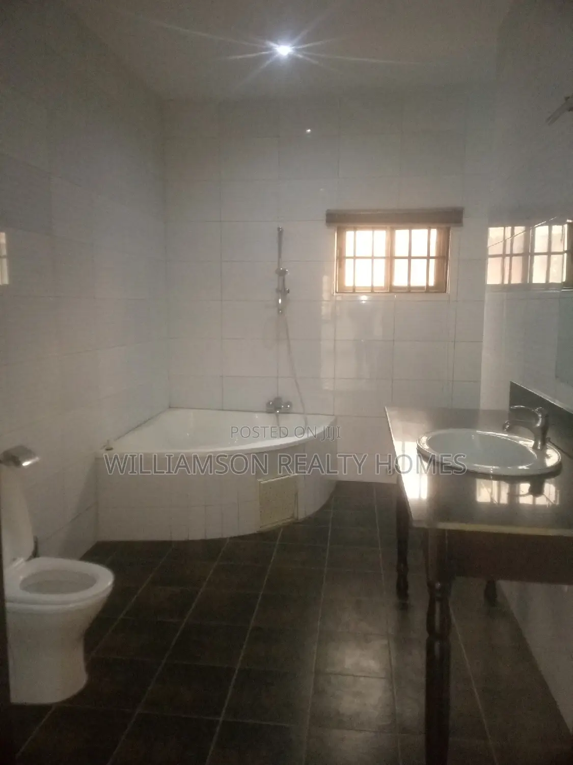 4bdrm Duplex in Community 20 Estate, Spintex for rent