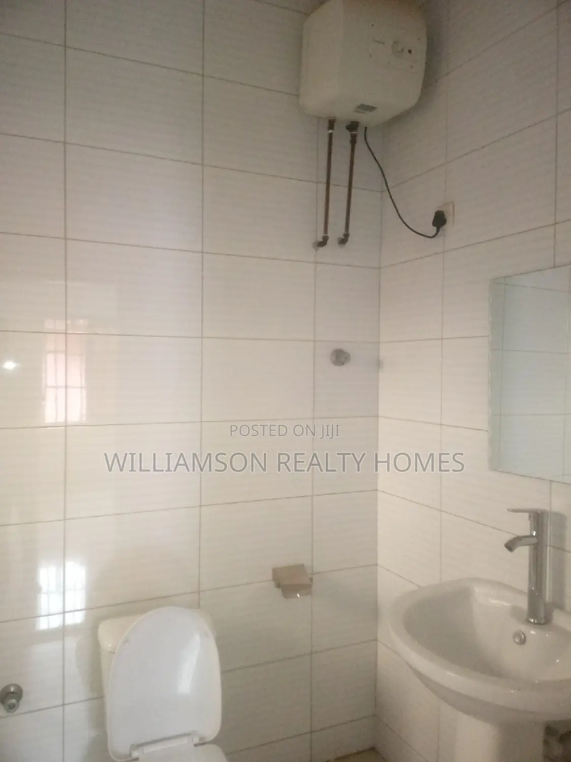 4bdrm Duplex in Community 20 Estate, Spintex for rent