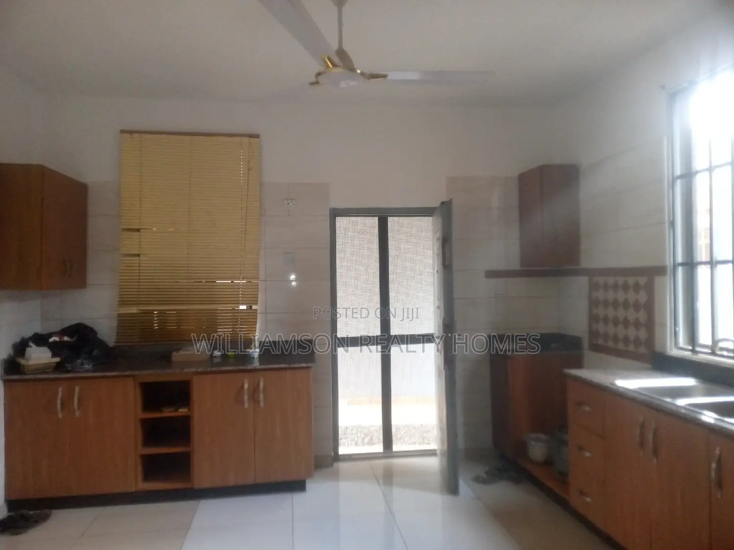 4bdrm Duplex in Community 20 Estate, Spintex for rent