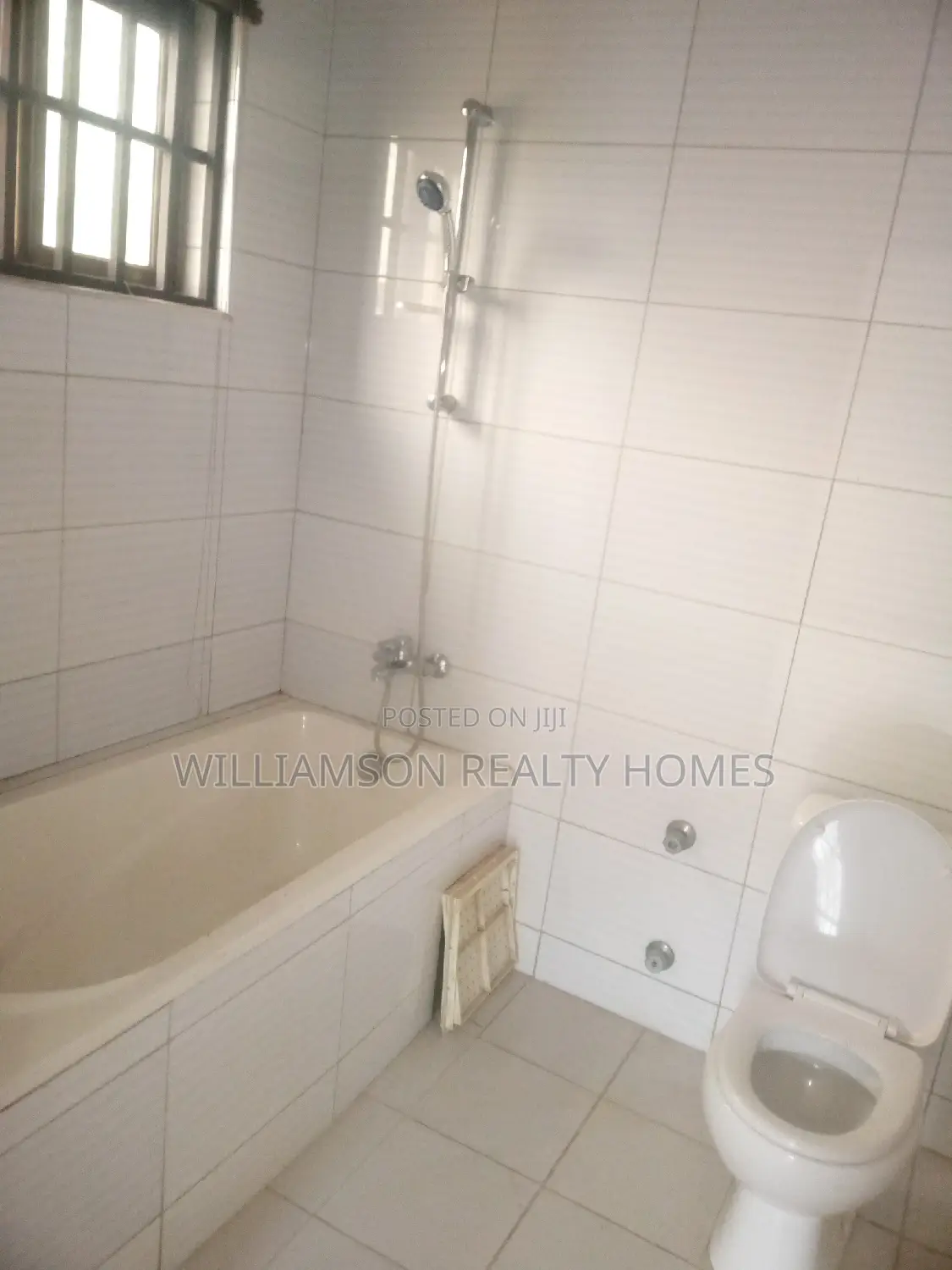 4bdrm Duplex in Community 20 Estate, Spintex for rent