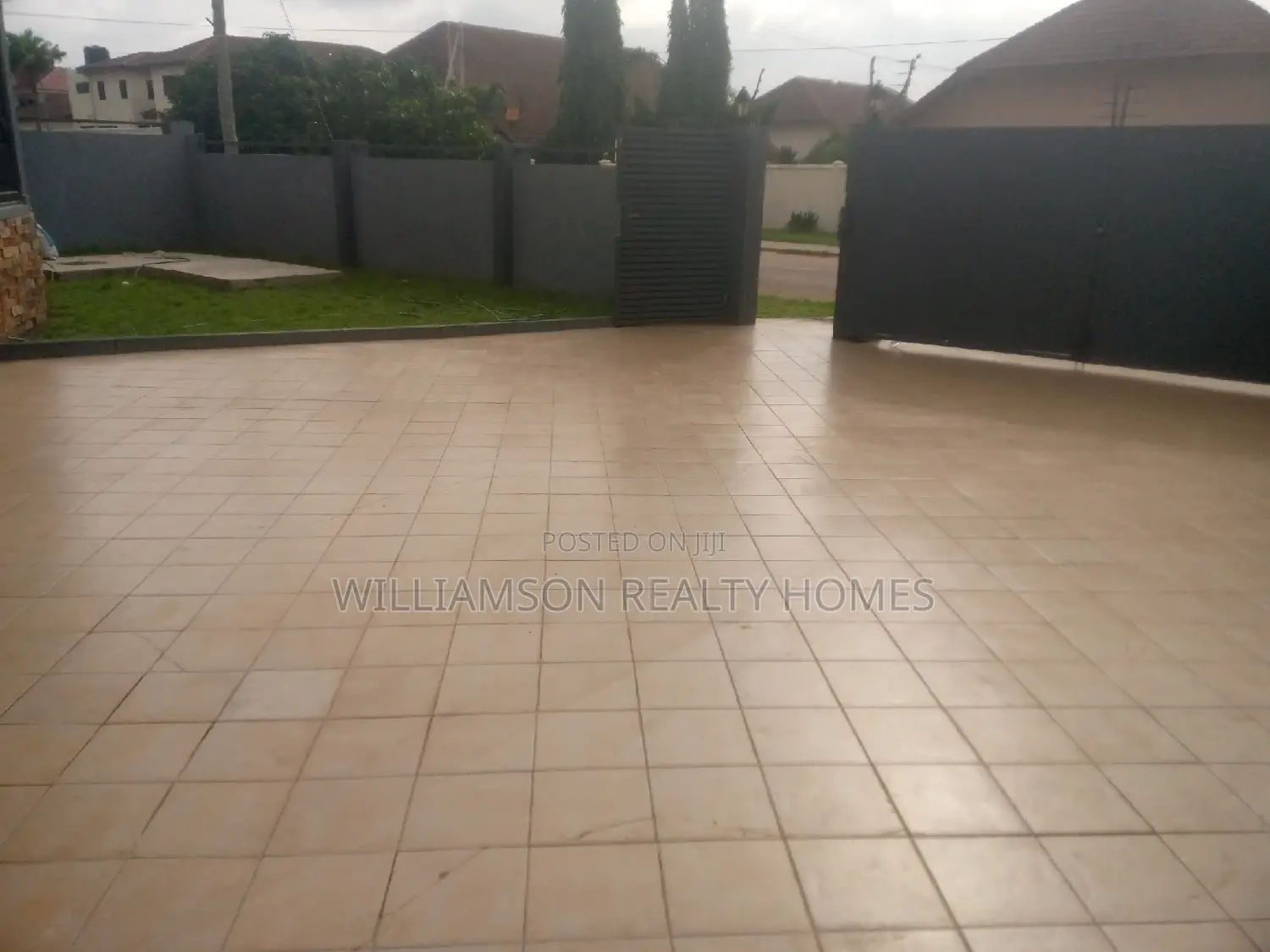 4bdrm Duplex in Community 20 Estate, Spintex for rent