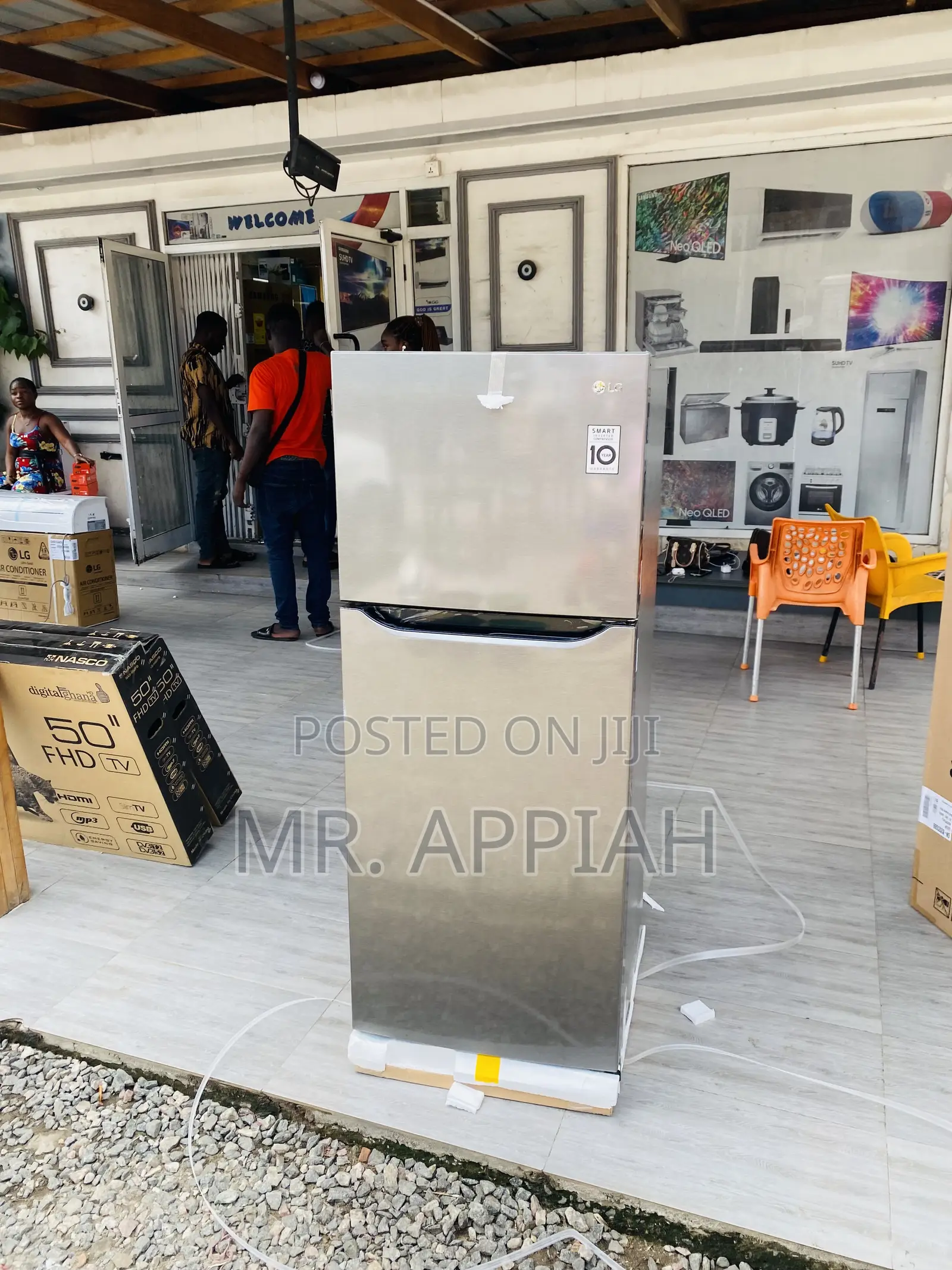 Fast Cooling LG GN-B202SQBB 187L Double Door Refrigerator.