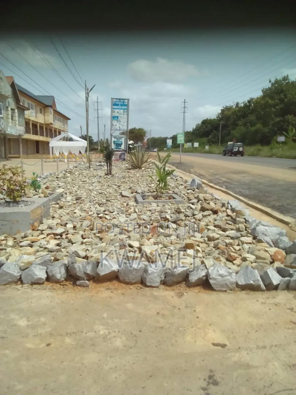 Shop/Office Space/Warehouse for Rent (Accra-Dobro, Nsawam)