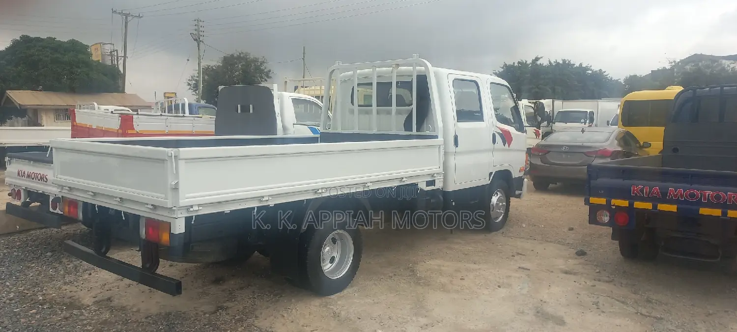 Hyundia Mighty Two Bouble Cube Truck