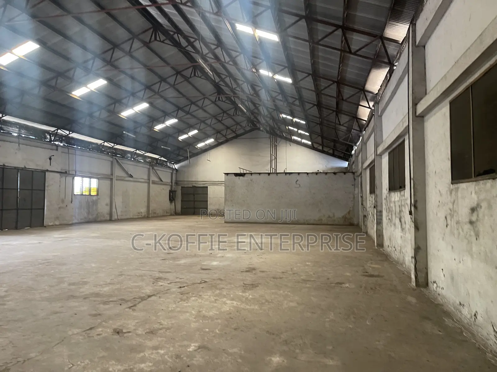 1200 SQM at Graphic Road for Rent