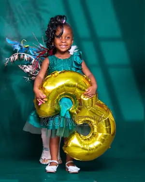 Are Looking for Professional Photographer