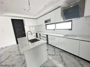 4bdrm Townhouse/Terrace in American House, East Legon for sale