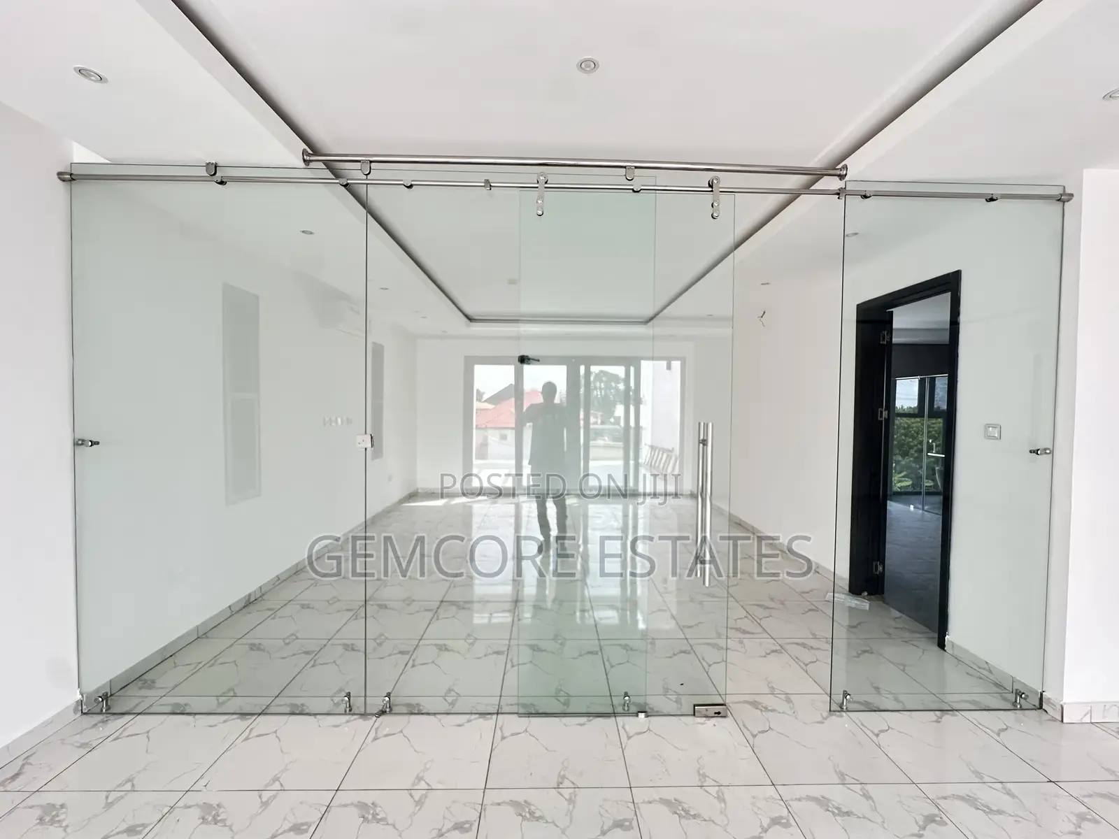 4bdrm Townhouse/Terrace in American House, East Legon for sale