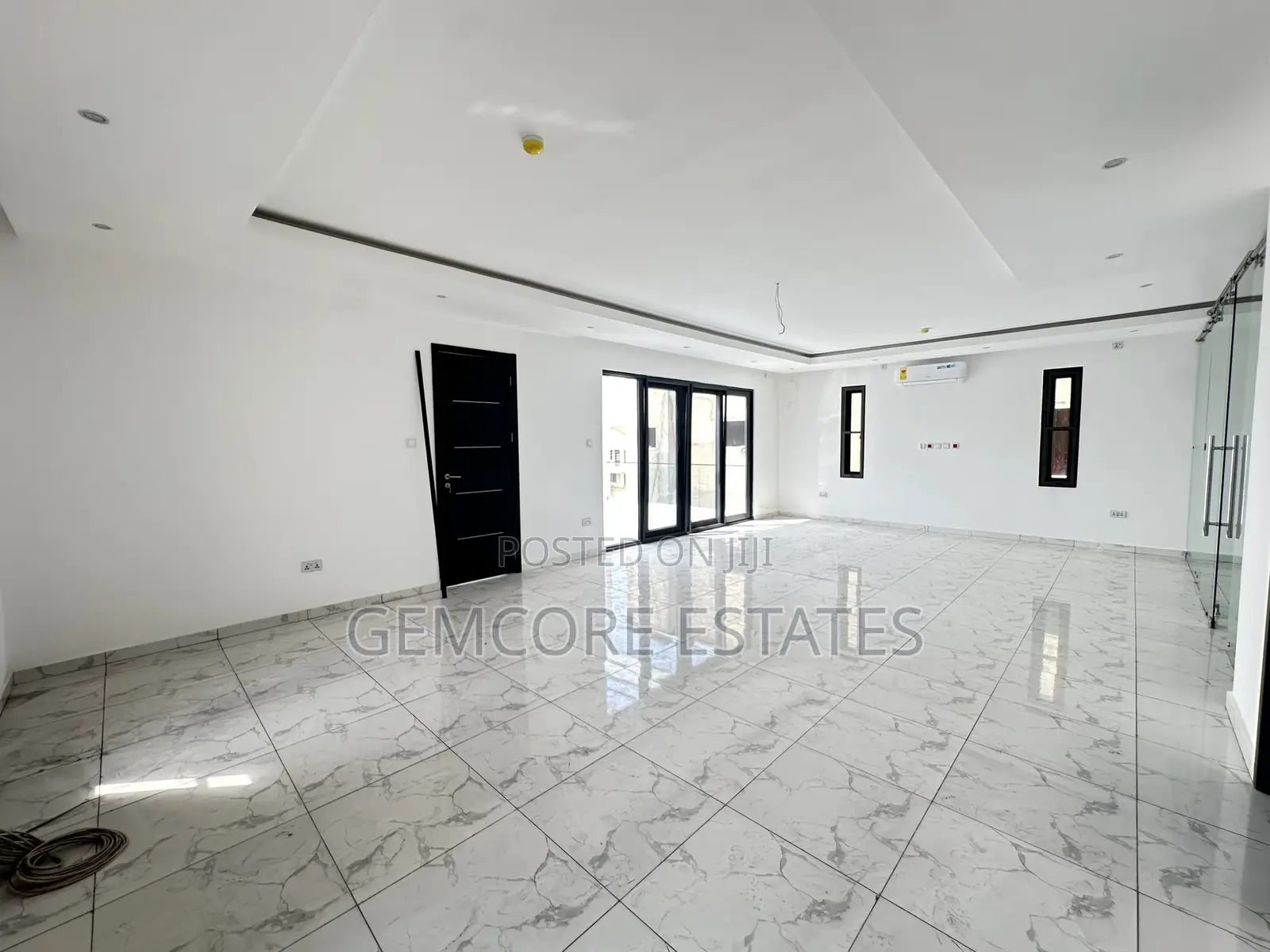 4bdrm Townhouse/Terrace in American House, East Legon for sale