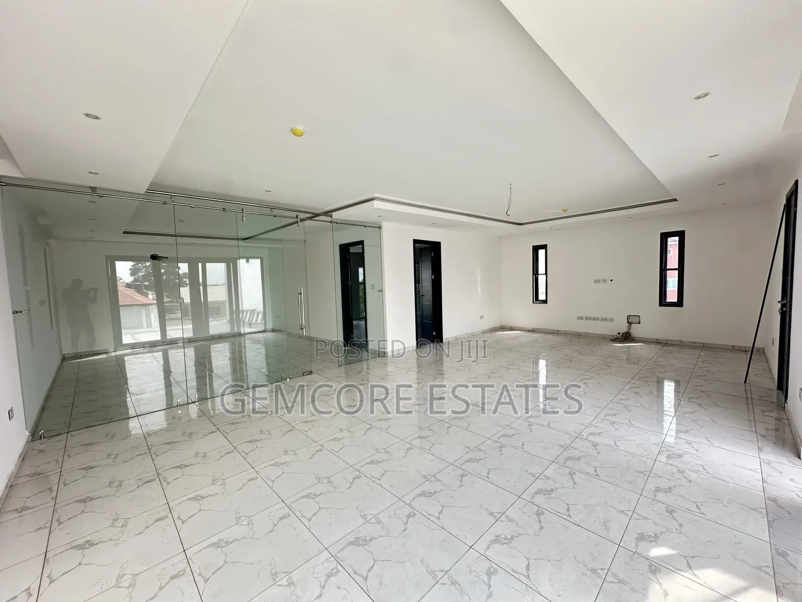 4bdrm Townhouse/Terrace in American House, East Legon for sale
