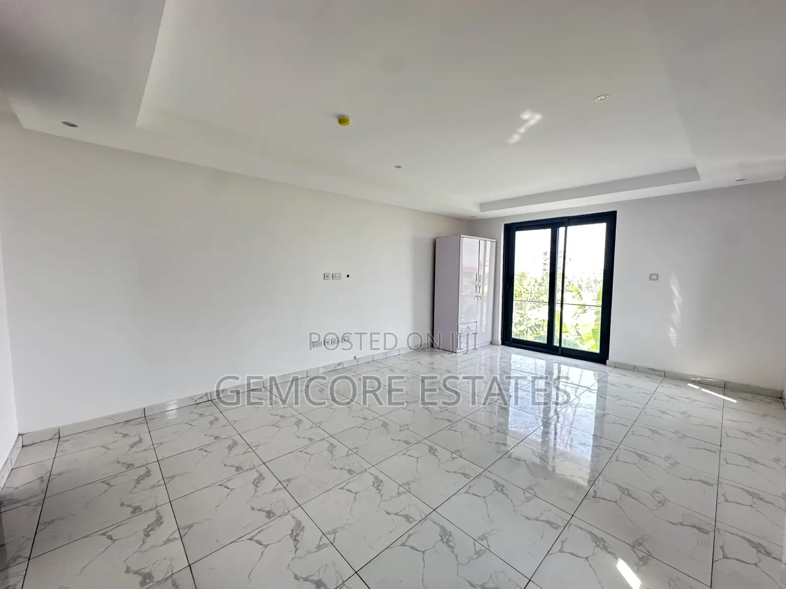 4bdrm Townhouse/Terrace in American House, East Legon for sale