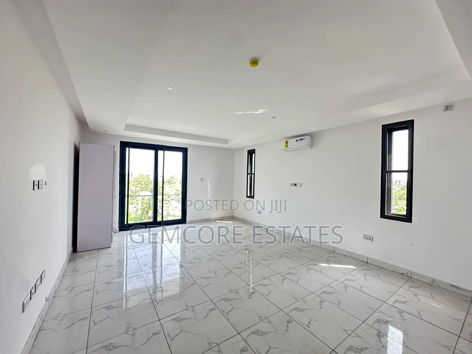 4bdrm Townhouse/Terrace in American House, East Legon for sale