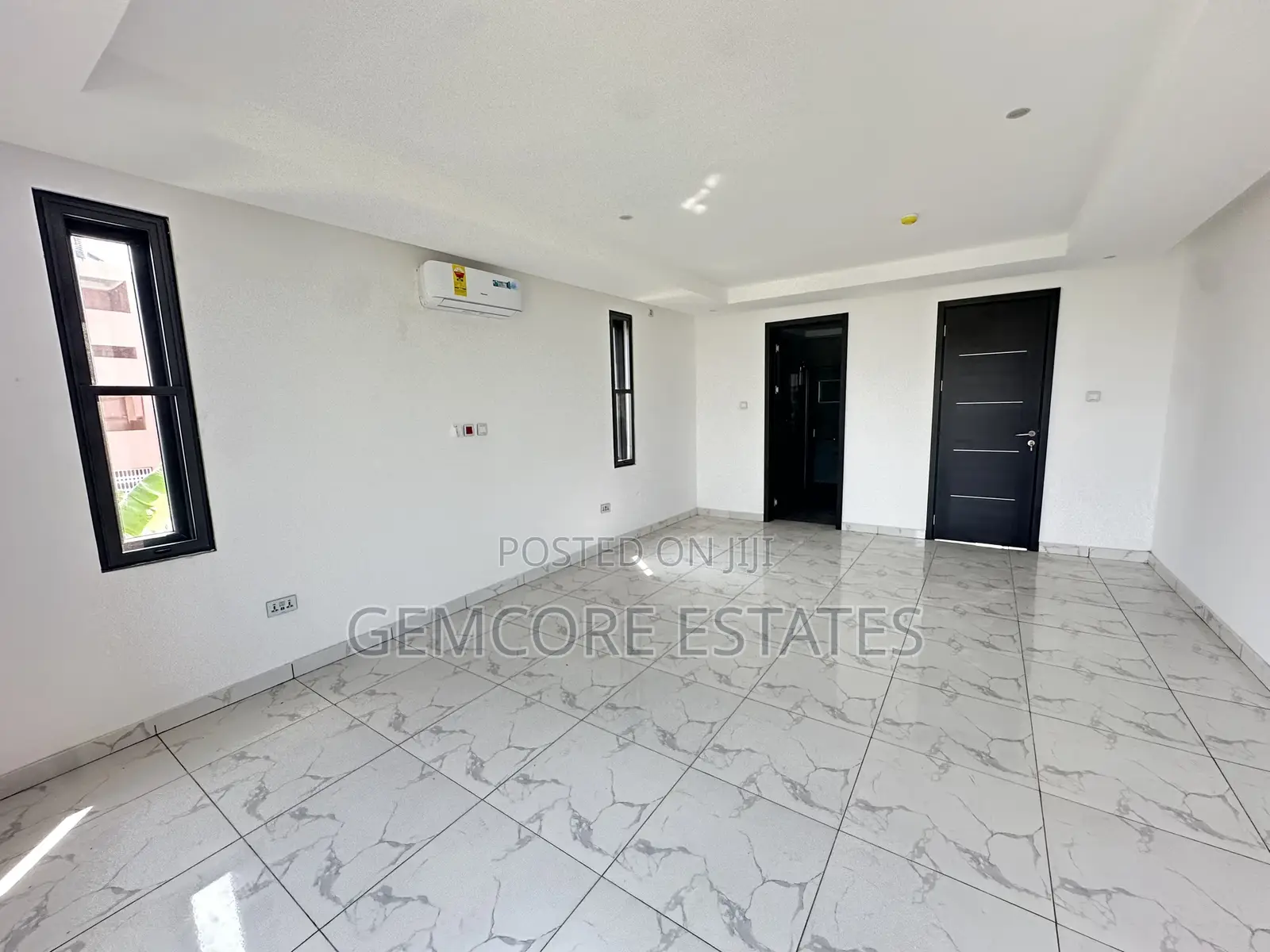 4bdrm Townhouse/Terrace in American House, East Legon for sale