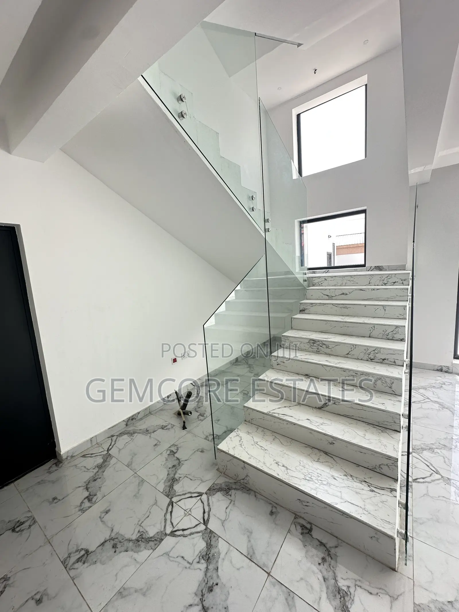 4bdrm Townhouse/Terrace in American House, East Legon for sale
