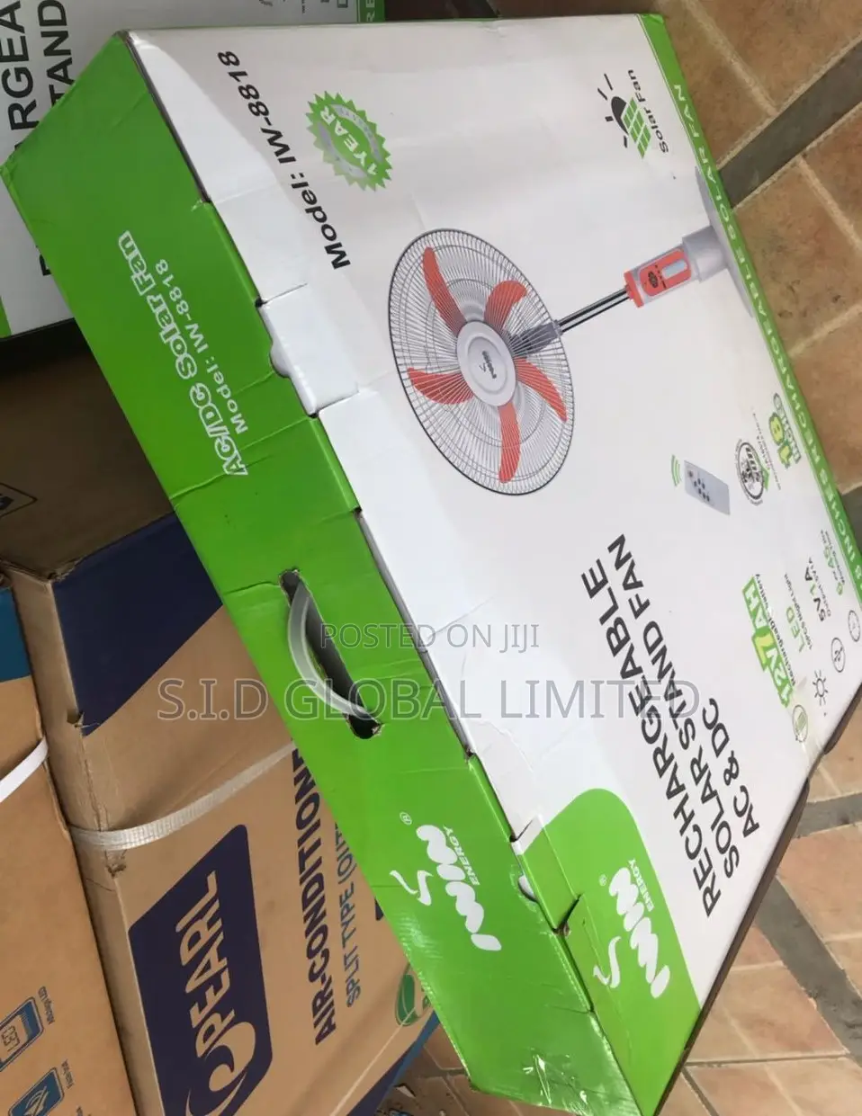 Awesome 18'' IWIN Rechargeable Solar Stand Fan