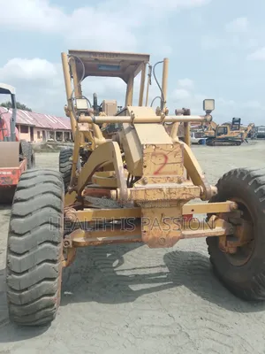 Neat and Rebust Used Cat Grader in Good Working Condition