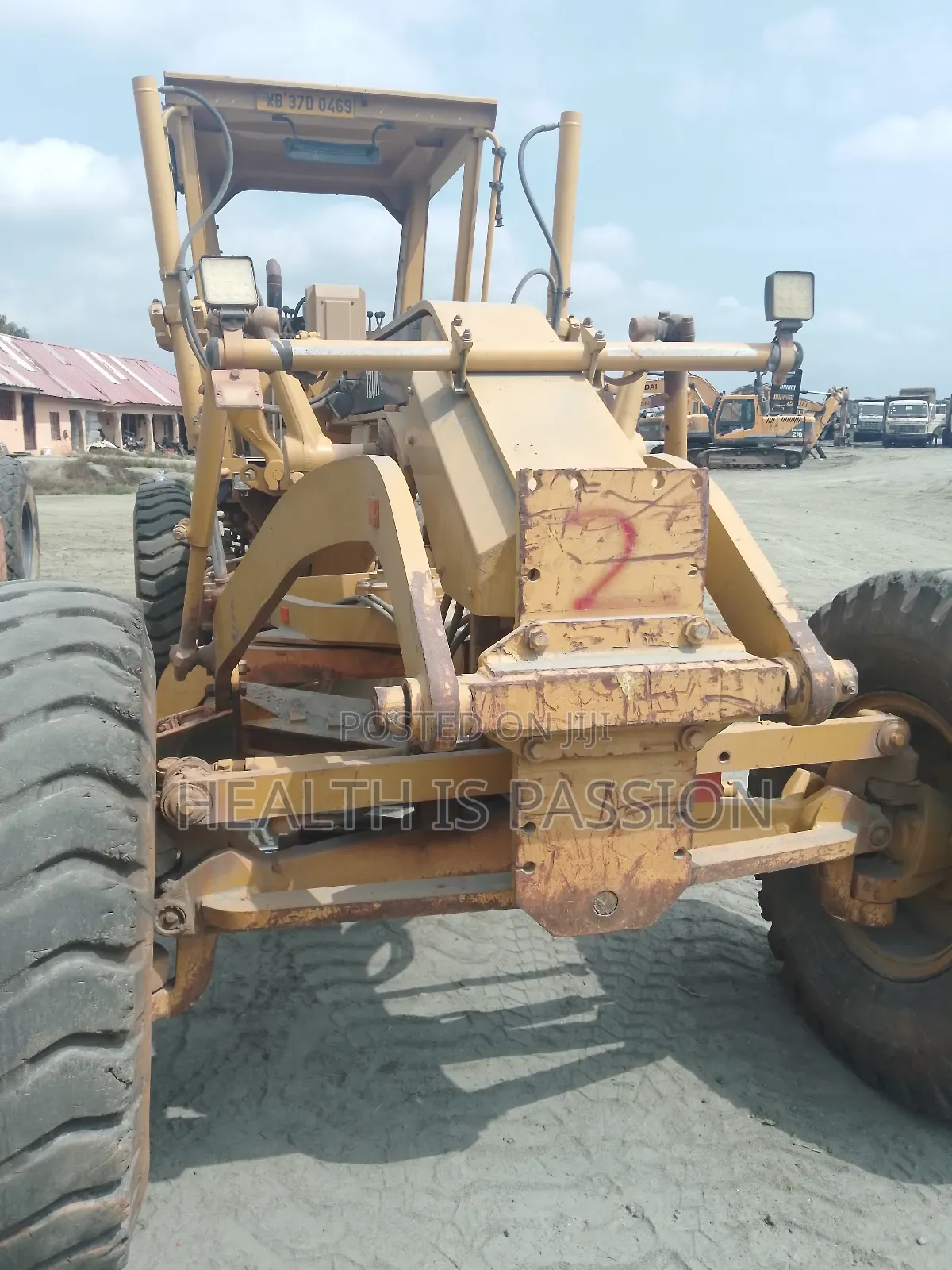 Neat and Rebust Used Cat Grader in Good Working Condition