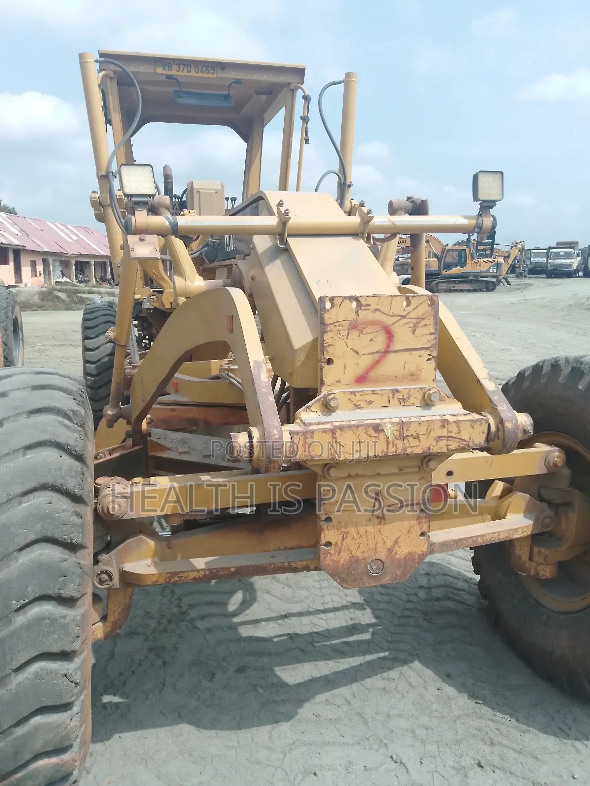 Neat and Rebust Used Cat Grader in Good Working Condition