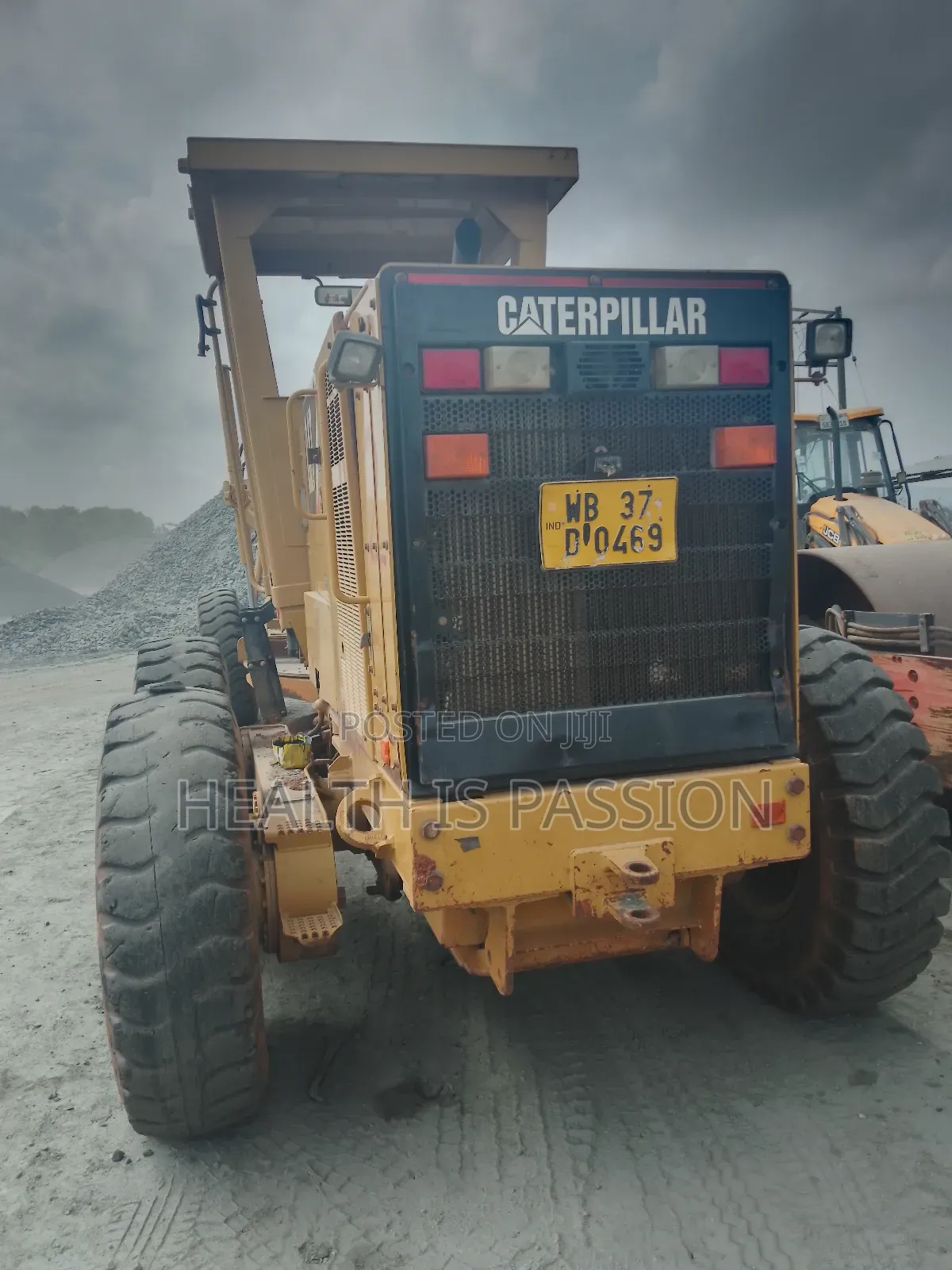 Neat and Rebust Used Cat Grader in Good Working Condition