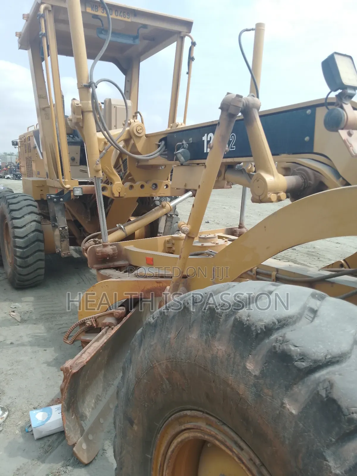 Neat and Rebust Used Cat Grader in Good Working Condition