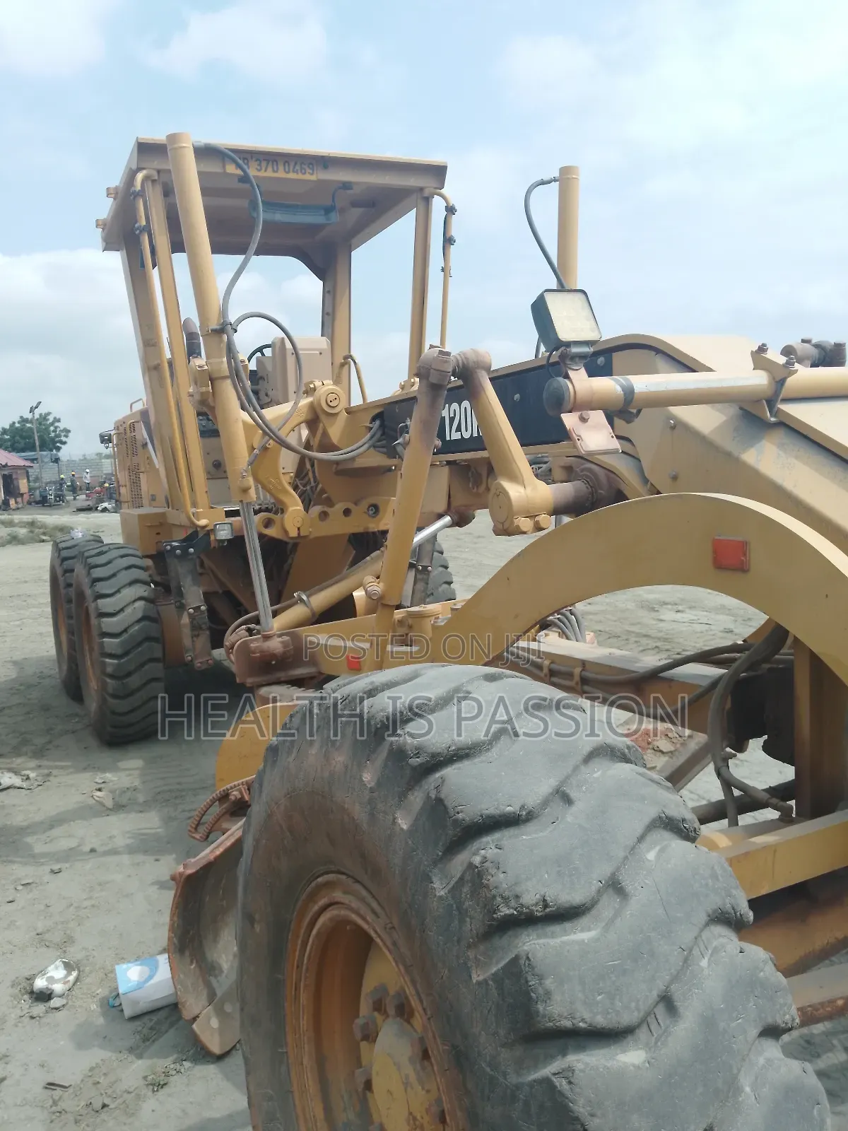 Neat and Rebust Used Cat Grader in Good Working Condition