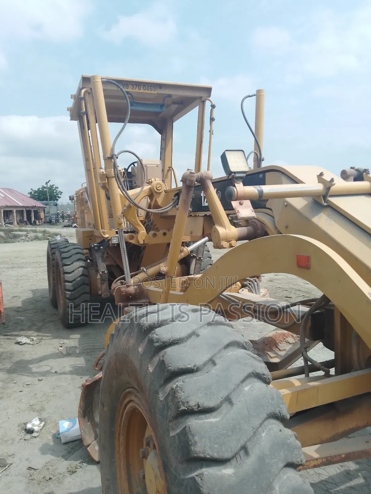 Neat and Rebust Used Cat Grader in Good Working Condition