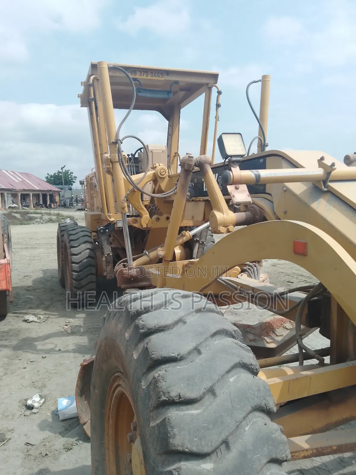 Neat and Rebust Used Cat Grader in Good Working Condition