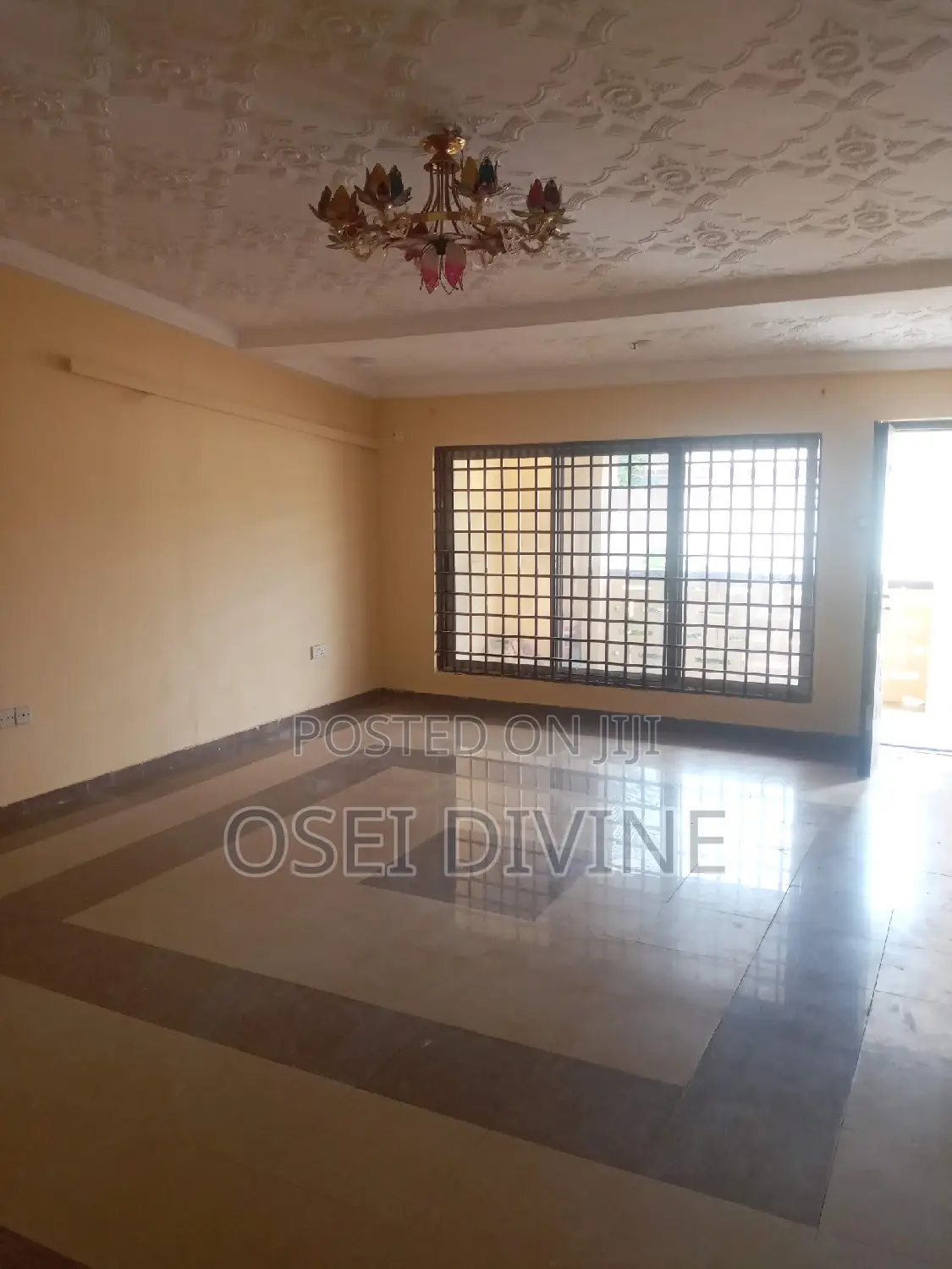 2bdrm Mansion in Roundabout, Dansoman for rent