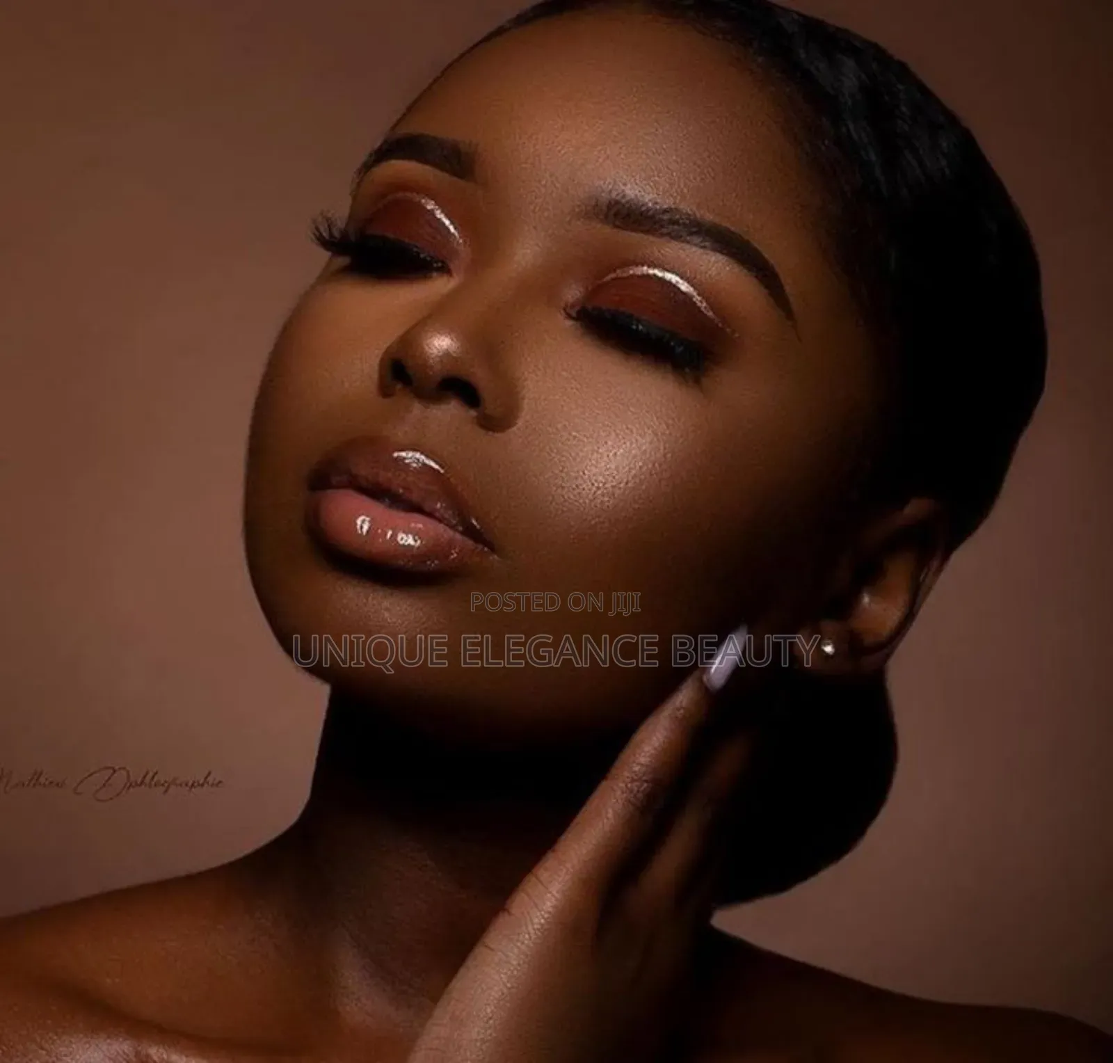 Make-Up Artist
