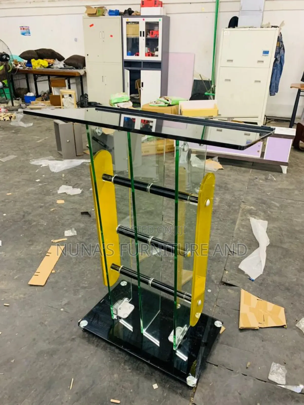 Neat Tempered Glass Pulpit