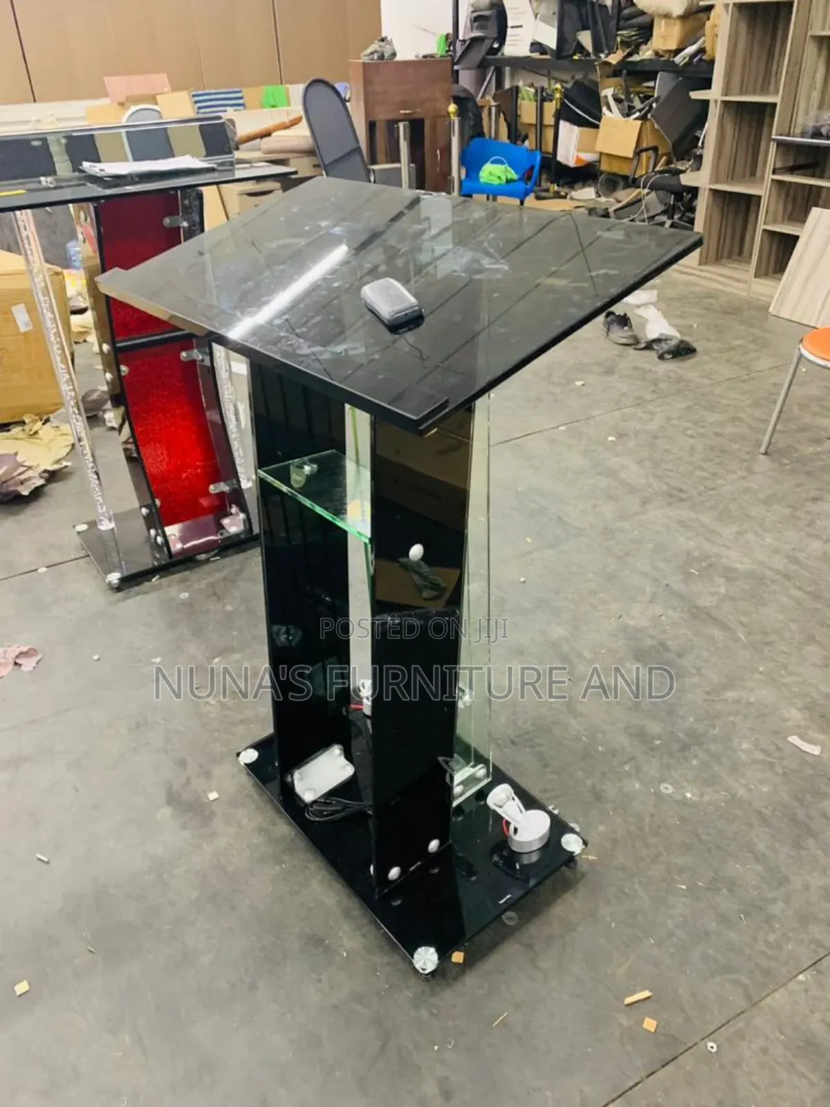 Neat Tempered Glass Pulpit