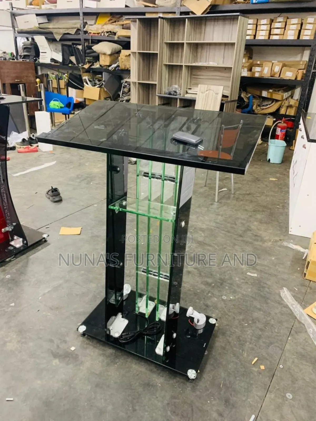 Neat Tempered Glass Pulpit