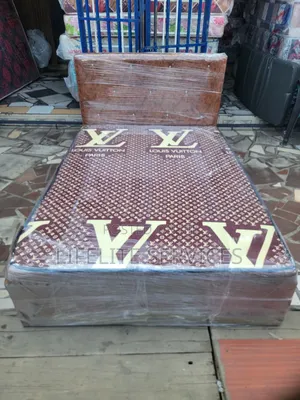 Affordable Large Size Inbult Bed With Mattress
