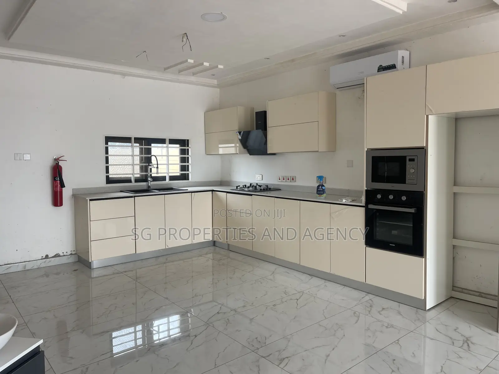 2bdrm Townhouse / Terrace in Lashibi, Spintex for rent