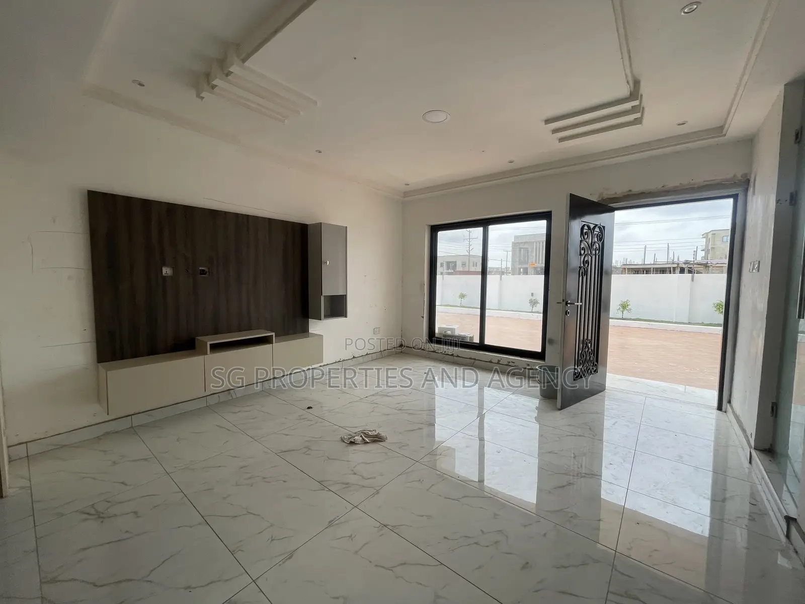2bdrm Townhouse / Terrace in Lashibi, Spintex for rent