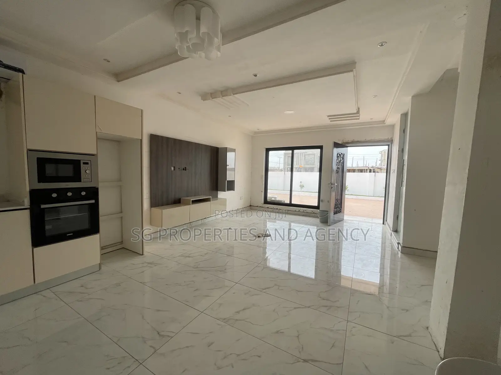 2bdrm Townhouse / Terrace in Lashibi, Spintex for rent