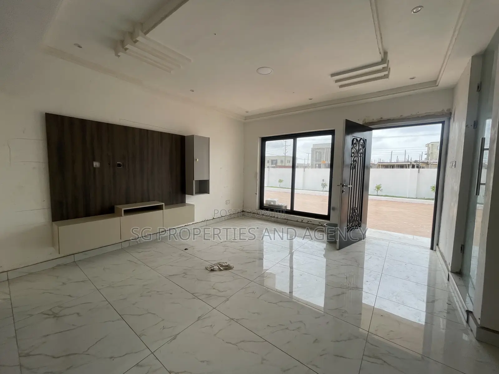 2bdrm Townhouse / Terrace in Lashibi, Spintex for rent