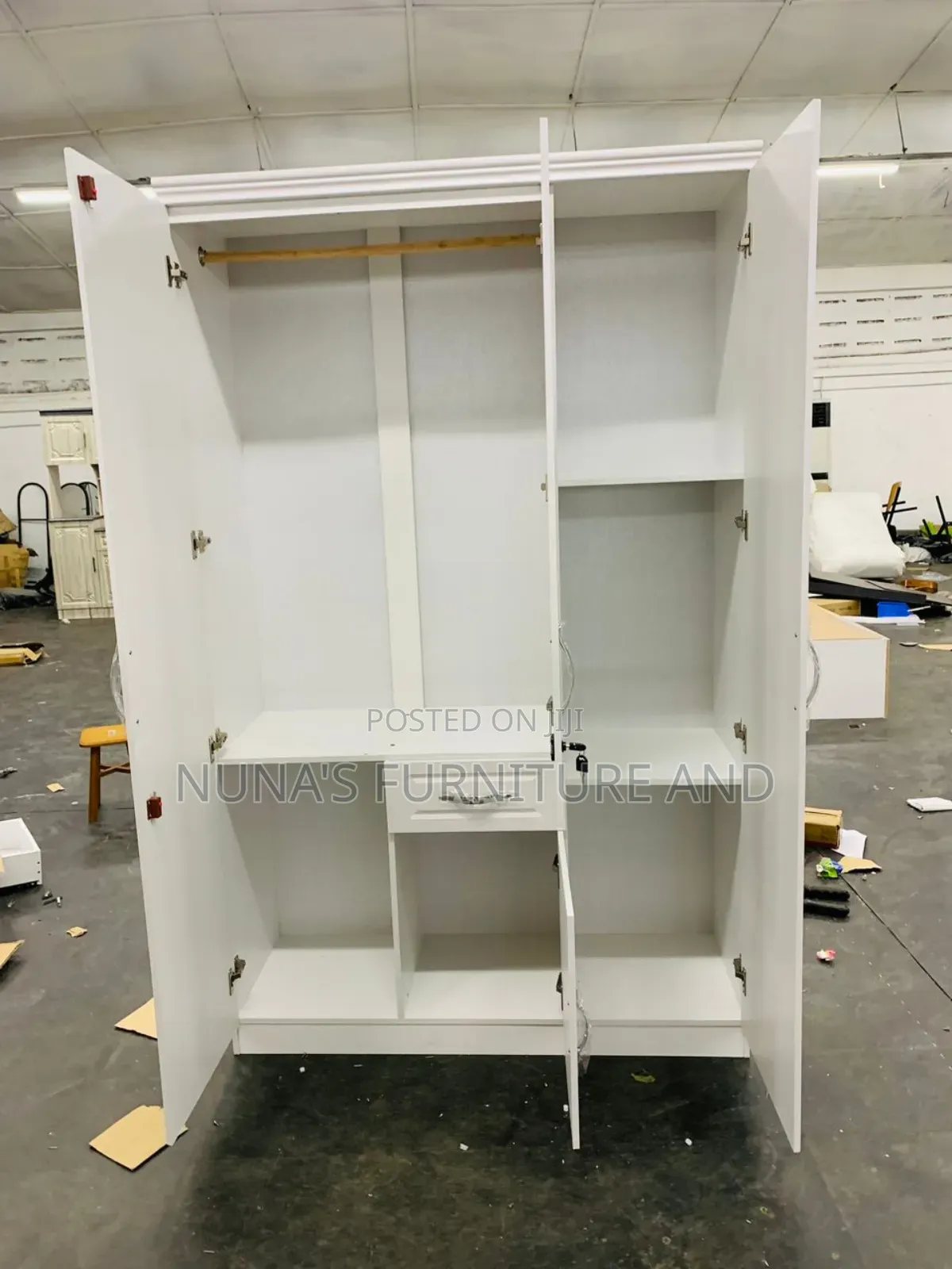 Wardrobe (With 3doors and Mirror)