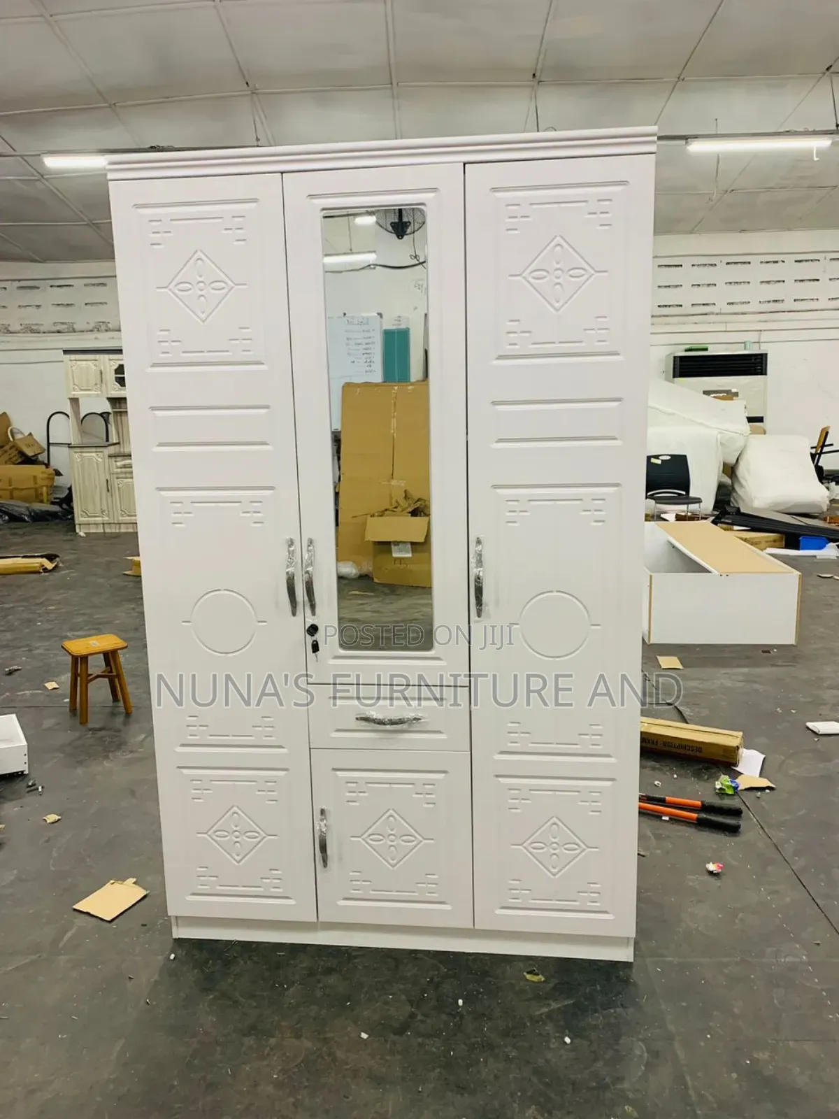 Wardrobe (With 3doors and Mirror)