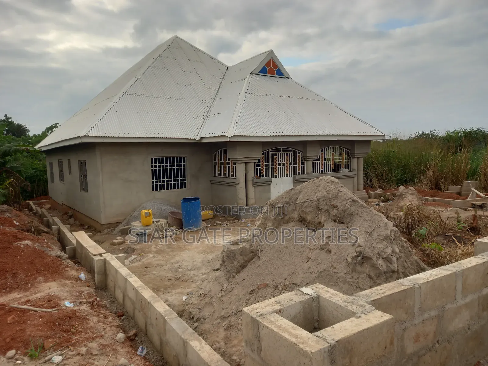 3bdrm House in Adankwame, Kumasi Metropolitan for sale