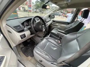 Volkswagen Routan 2011 Silver