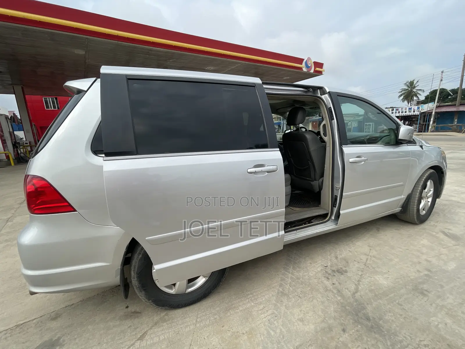 Volkswagen Routan 2011 Silver