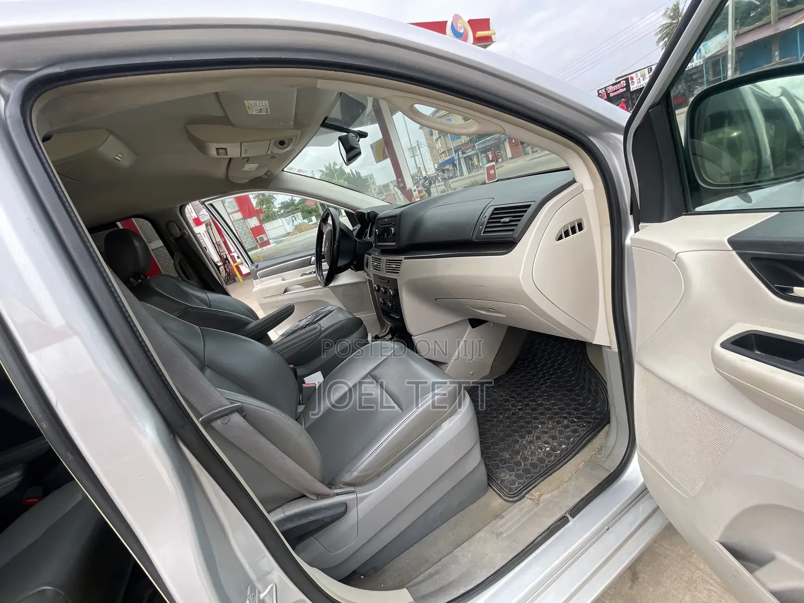 Volkswagen Routan 2011 Silver