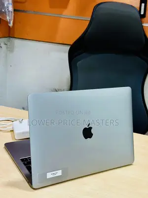 New Laptop Apple MacBook 2016 8GB Intel Core I5 SSD 256GB