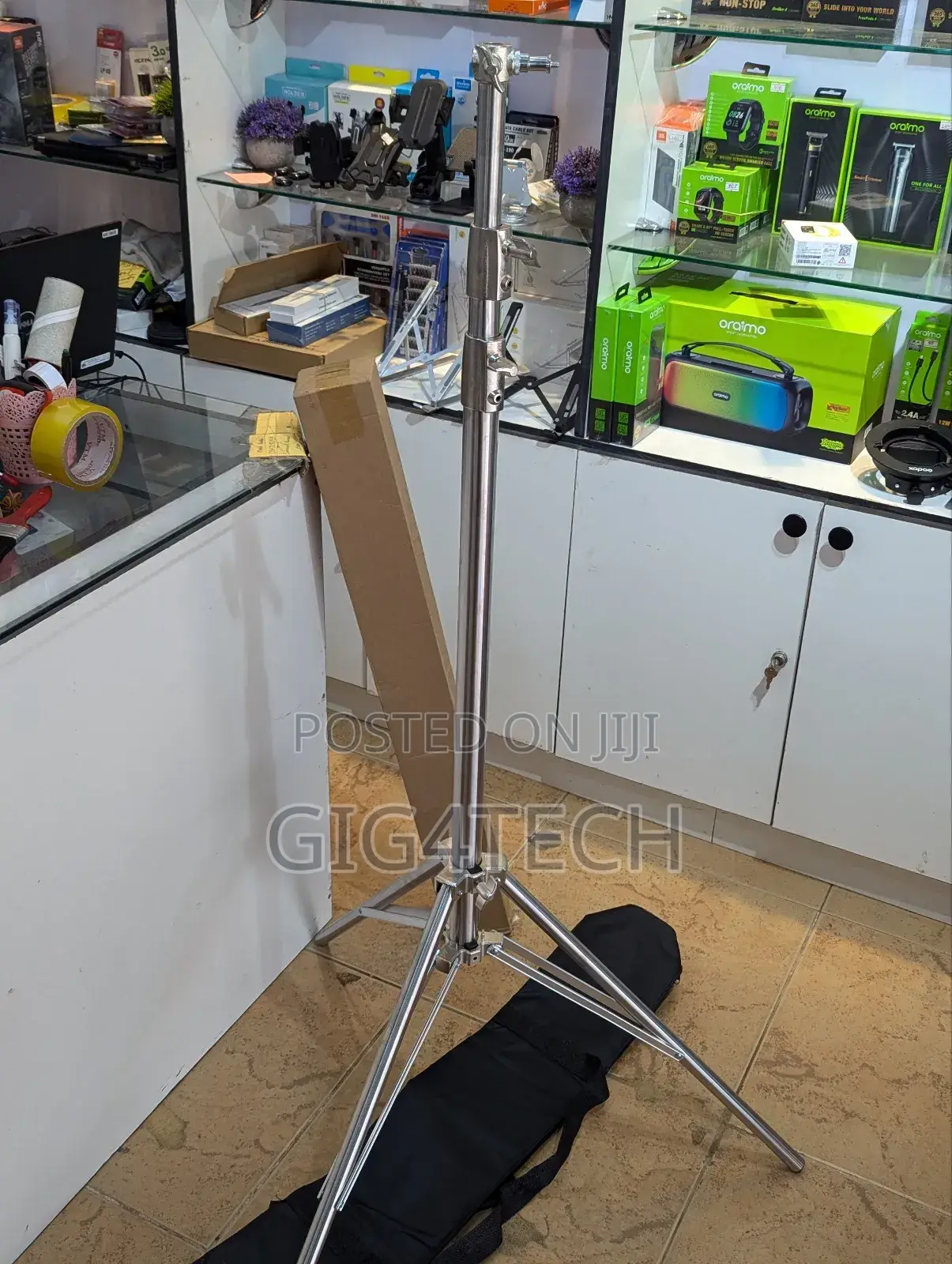 Silver Strobe Light Stand With Carry Bag