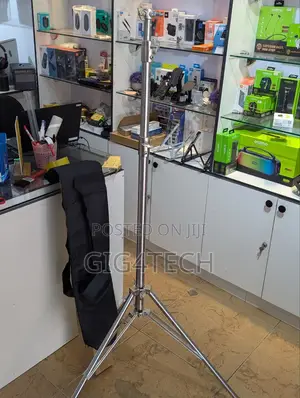 Silver Strobe Light Stand With Carry Bag