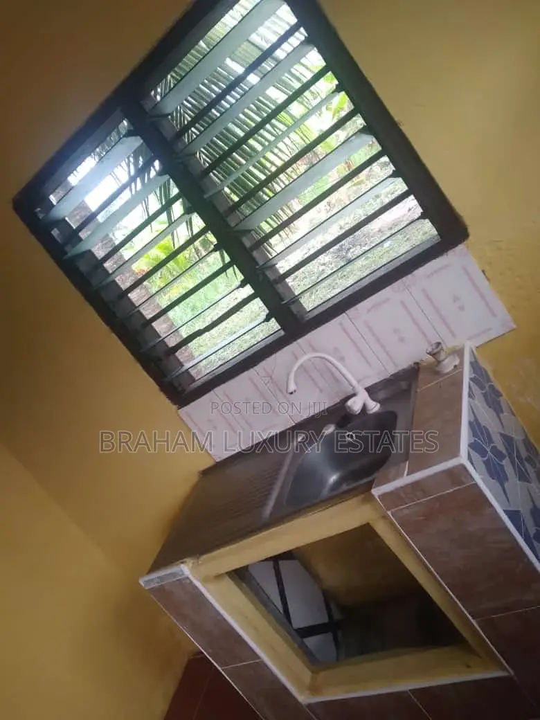 1bdrm Apartment in Coldstore Drive, Nungua for rent