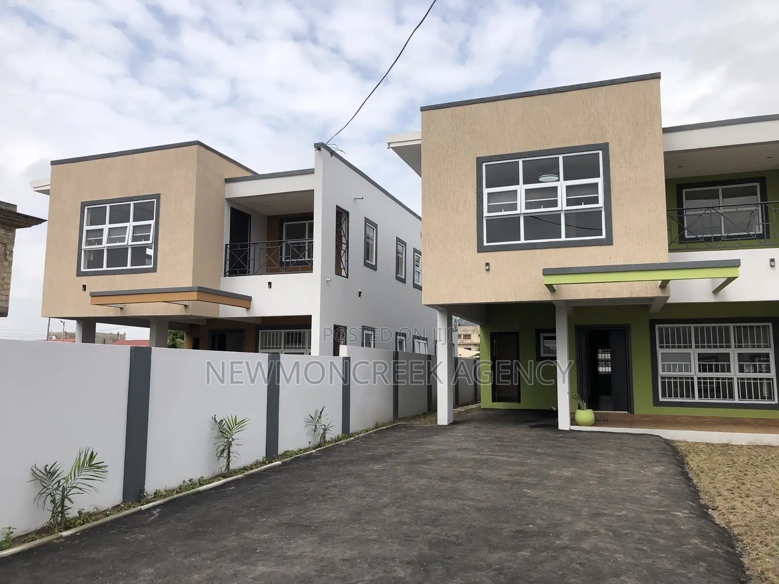 4bdrm Duplex in Lakeside Estates, Accra Metropolitan for sale